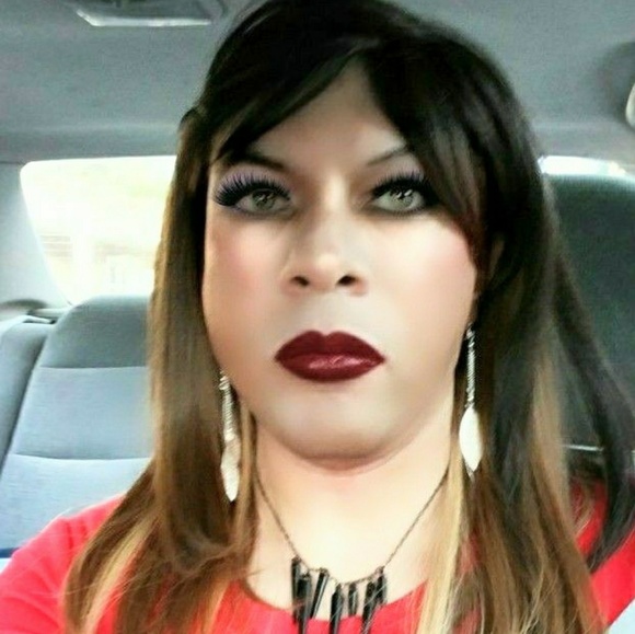 Meet your Posher, Monica - Picture 2 of 8